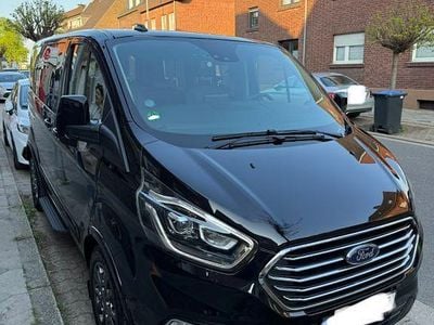 Second-hand Ford Tourneo 170 CP (125 kW) 2023 Negru Monovolum