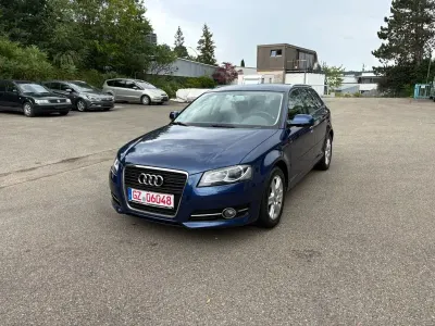 Gebraucht Audi A3 Attraction 105 PS (77 kW) 2012 Blau Kleinwagen