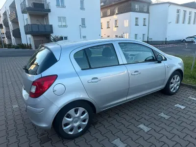 Używany Opel Corsa 80 KM (58 kW) 2010 Srebrny Hatchback