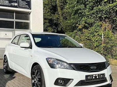 Second-hand Kia Ceed Edition 7 125 CP (91 kW) 2012 Alb Hatchback