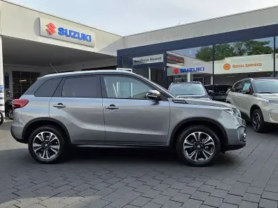 Gebraucht Suzuki Vitara Comfort+ 102 PS (75 kW) 2023 Grau SUV