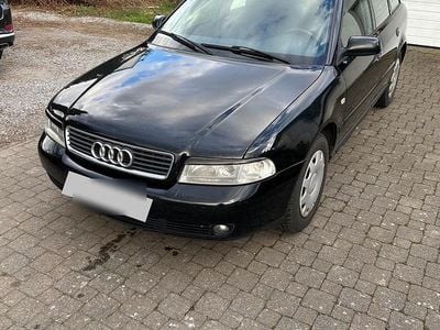 Schwarz Gebraucht 1999 Audi A4 Kombi | 700 € (Guter Preis)