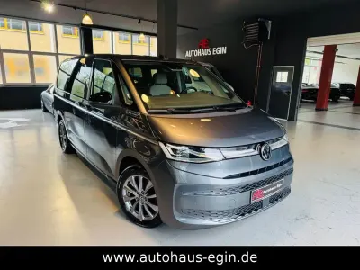 Używany VW T7 Style 150 KM (110 kW) 2024 Szary Van