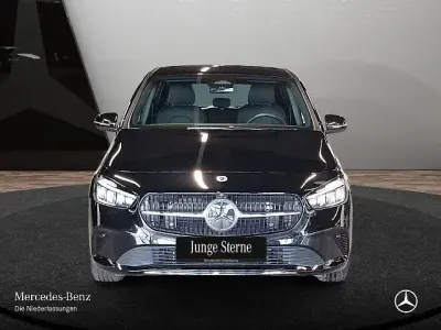 Używany Mercedes B200 Advanced 163 KM (119 kW) 2025 Czarny Minivan