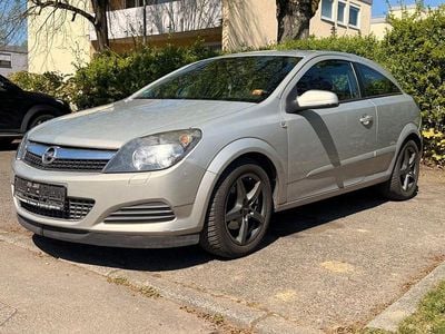 Usata Opel Astra GTC 90 CV (66 kW) 2008 Argento Berlina