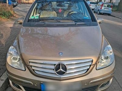 Gebraucht Mercedes B200 140 PS (102 kW) 2006 Gold Van / Kleinbus