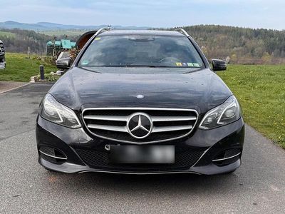 Używany Mercedes E220 170 KM (125 kW) 2015 Czarny Kombi