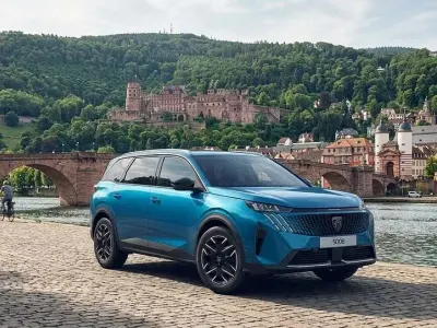 Neu Peugeot 5008 Business-Line 145 PS (106 kW) 2026 Blau SUV