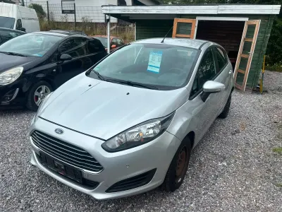 Gebraucht Ford Fiesta 95 PS (69 kW) 2013 Silber Kleinwagen