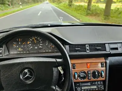 Gebraucht Mercedes 230 131 PS (96 kW) 1988 Grau Limousine