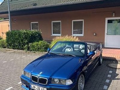 Blau Gebraucht 1997 BMW 328 Cabriolet Cabrio | 12.000 € (Fairer Preis)