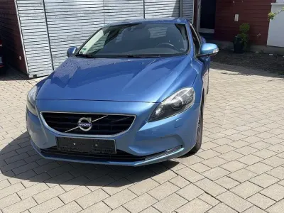 Gebraucht Volvo V40 Kinetic 114 PS (83 kW) 2014 Blau Limousine