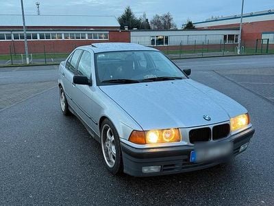 Silber Gebraucht 1994 BMW 318 Basis Limousine | 2.800 €