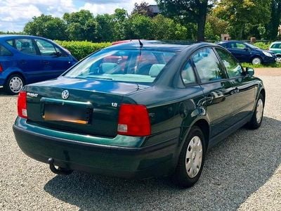 Grün Gebraucht 1999 VW Passat Limousine | 800 € (Superpreis)