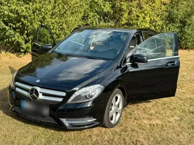 Gebraucht Mercedes B180 122 PS (89 kW) 2014 Schwarz Kleinwagen