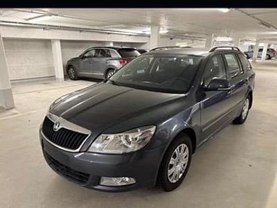 Gebraucht Skoda Octavia Ambition 105 PS (77 kW) 2012 Grau Kombi