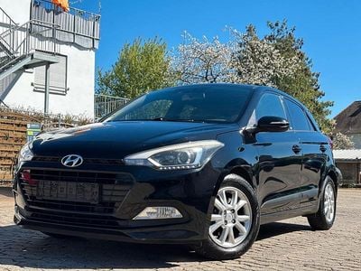 Gebraucht Hyundai i20 Passion 101 PS (74 kW) 2017 Schwarz Limousine