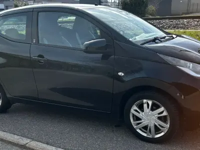 Gebraucht Toyota Aygo Team 69 PS (50 kW) 2017 Schwarz Kleinwagen