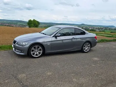 Gebraucht BMW 318 Sport Line 143 PS (105 kW) 2013 Silber Coupé