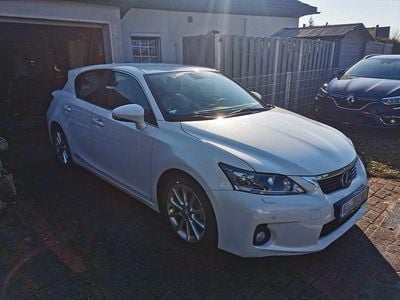 Gebraucht Lexus CT200h 99 PS (72 kW) 2011 Weiß Limousine