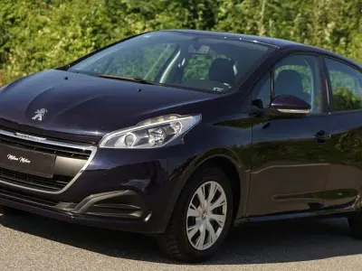 Gebraucht Peugeot 208 Active 82 PS (60 kW) 2015 Blau Kleinwagen