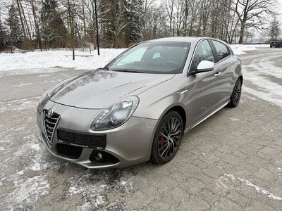 Grau Gebraucht 2010 Alfa Romeo Giulietta Quadrifoglio Verde Limousine | 8.999 €