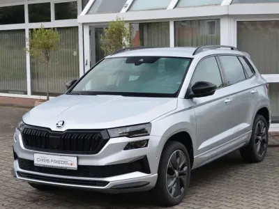 Gebraucht Skoda Karoq SportLine 150 PS (110 kW) 2024 Brilliantsilber SUV
