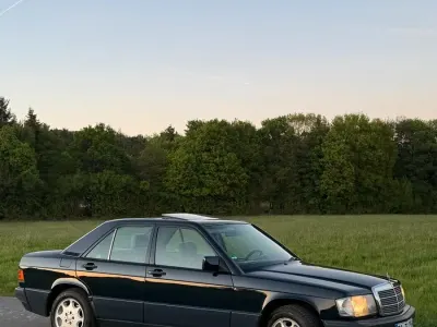 Gebraucht Mercedes 190 120 PS (88 kW) 1991 Blau Limousine