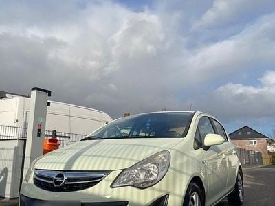 Gebraucht Opel Corsa Color Edition 86 PS (63 kW) 2012 Weiß Kleinwagen