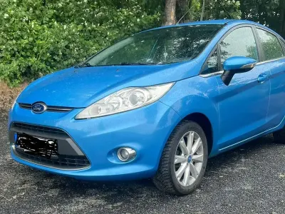 Gebraucht Ford Fiesta Titanium 120 PS (88 kW) 2012 Blau Limousine