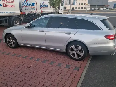 Gebraucht Mercedes E220 Avantgarde 194 PS (142 kW) 2019 Silber Kombi