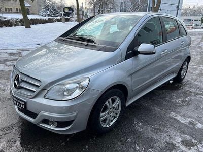 Gebraucht Mercedes B180 116 PS (85 kW) 2010 Silber Van / Kleinbus