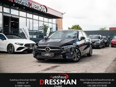 Gebraucht Mercedes A180 116 PS (85 kW) 2023 Nachtschwarz  unilack Limousine