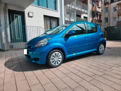 Gebraucht Toyota Aygo 68 PS (50 kW) 2009 Blau Kleinwagen