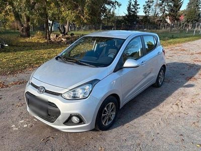Silber Gebraucht 2014 Hyundai i10 Edition Kleinwagen | 4.900 € (Fairer Preis)