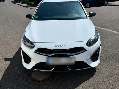 Gebraucht Kia Ceed GT-Line 160 PS (117 kW) 2022 Weiß Kleinwagen