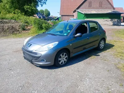 Gebraucht Peugeot 206+ 75 PS (55 kW) 2010 Grau Kleinwagen