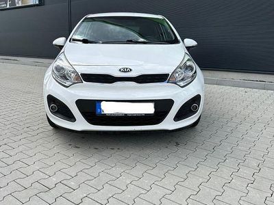 Gebraucht Kia Rio Spirit 86 PS (63 kW) 2012 Weiß Limousine