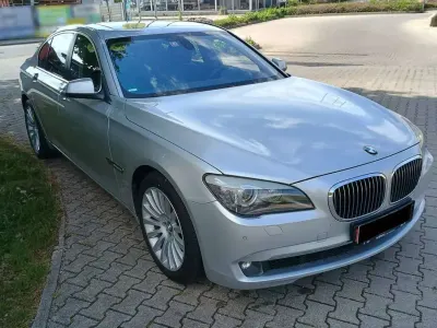 Gebraucht BMW 750 408 PS (300 kW) 2010 Silber Limousine