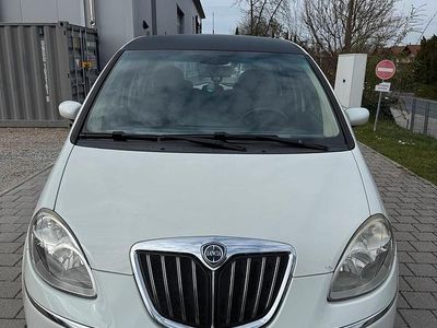 Second-hand Lancia Musa 95 CP (69 kW) 2010 Alb Monovolum