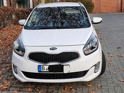 Weiß Gebraucht 2015 Kia Carens Van / Kleinbus | 6.400 €