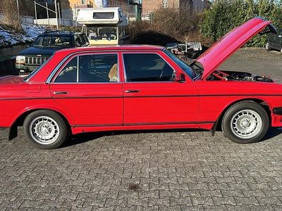 Gebraucht Mercedes 230 109 PS (80 kW) 1978 Rot Limousine