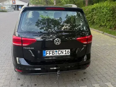 Gebraucht VW Touran Trendline 110 PS (80 kW) 2015 Schwarz Van / Kleinbus