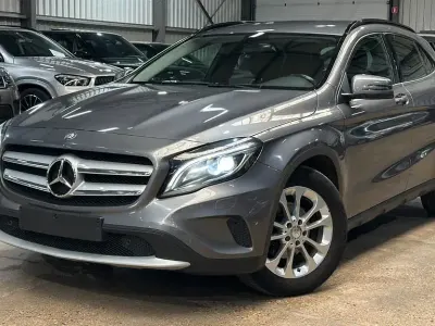 Gebraucht Mercedes GLA200 136 PS (100 kW) 2015 Grau SUV
