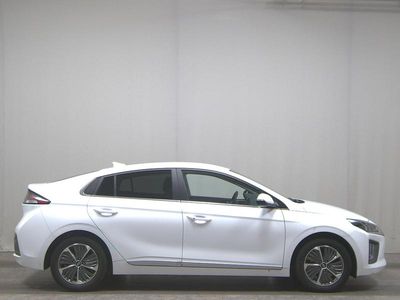 Gebraucht Hyundai Ioniq Advantage 141 PS (103 kW) 2022 Polar white / sol Kleinwagen
