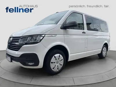 Gebraucht VW T6.1 Family 150 PS (110 kW) 2021 Candyweiß Van