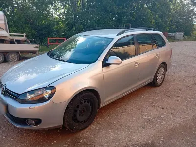 Gebraucht VW Golf VI Comfortline 105 PS (77 kW) 2011 Silber Kleinwagen
