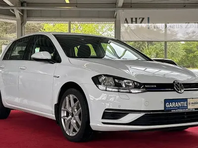 Gebraucht VW Golf VII Comfortline 131 PS (96 kW) 2019 Weiß Limousine
