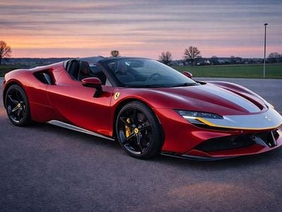 Usata Ferrari SF90 999 CV (734 kW) 2025 Rosso Cabrio