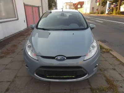 Gebraucht Ford Fiesta Ghia 82 PS (60 kW) 2009 Avalongrau Kleinwagen